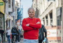 Samen de schouders onder een aantrekkelijke binnenstad