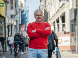 Samen de schouders onder een aantrekkelijke binnenstad